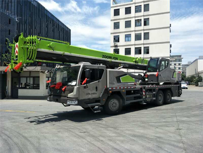 乌海市跨街广告牌的高空安装注意事项