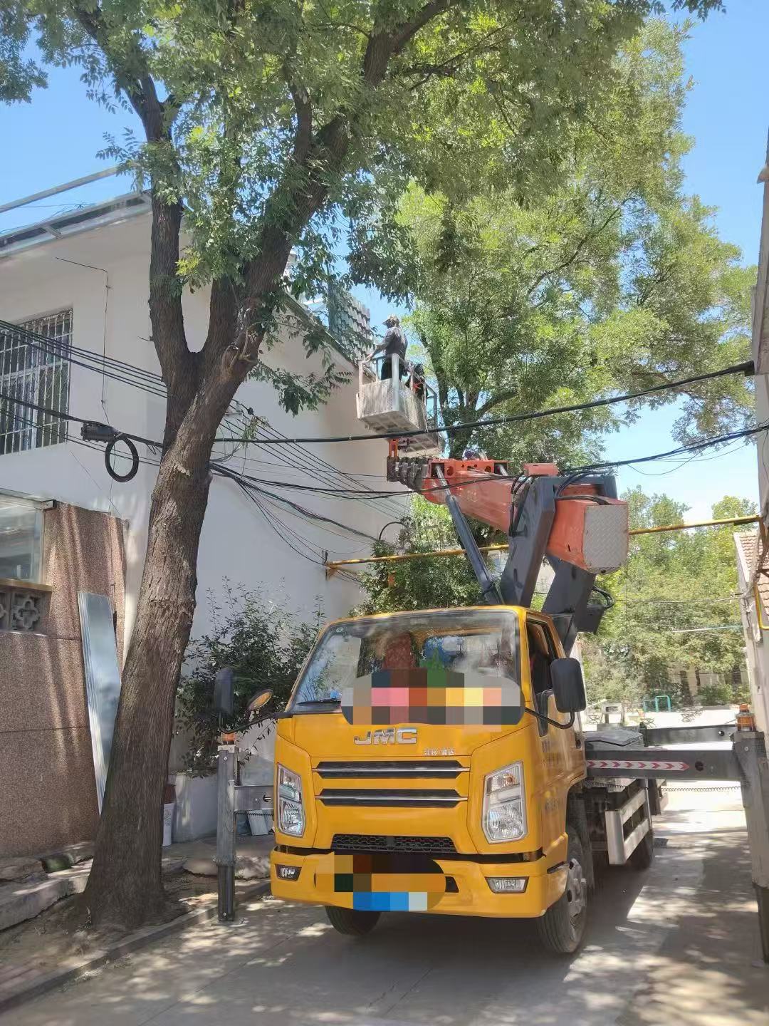 乌海市高空作业车能吊装重物吗？最大承载多少公斤？